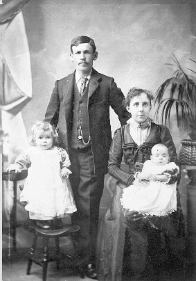 Charles Gullon Marr and family 1904 - Scalable image